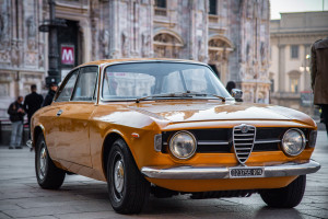 alfa romeo gt junior in front of milano duomo